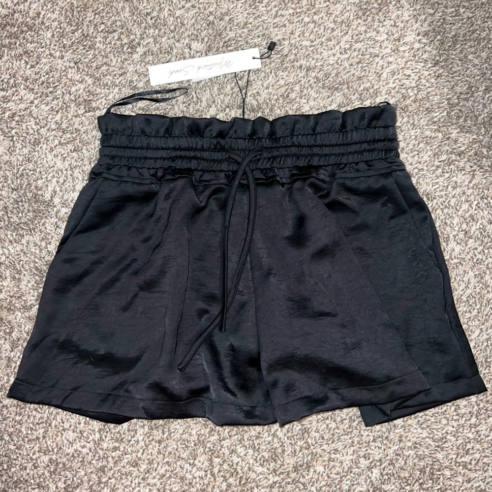 Size M Black fashion shorts